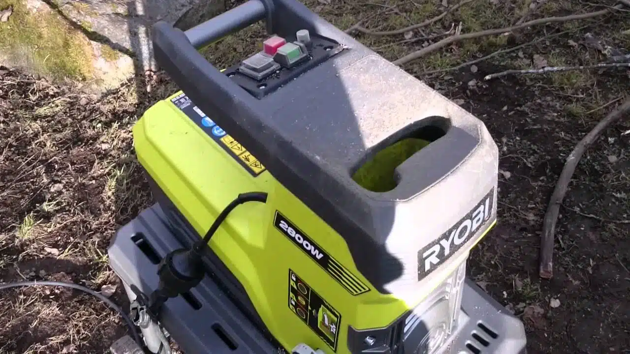 Ryobi RSH2545B : quelles sont les caractéristiques de ce broyeur de végétaux ?